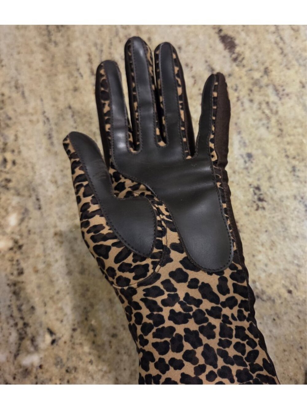 Isotoner Womens One Size Cheetah Leopard Animal Stretch Gloves Grip Palm - Picture 13 of 16